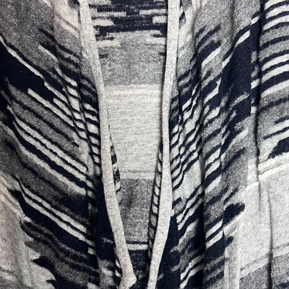 4 for $20 Lucky Brand Aztec Long Cardigan Size Medium - Picture 9 of 13